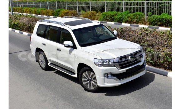 Buy Import Toyota Land Cruiser White Car in Import - Dubai in East Mahé Buy Import Toyota Land Cruiser White Car in Import - Dubai in East Mahé