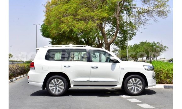 Buy Import Toyota Land Cruiser White Car in Import - Dubai in East Mahé Buy Import Toyota Land Cruiser White Car in Import - Dubai in East Mahé