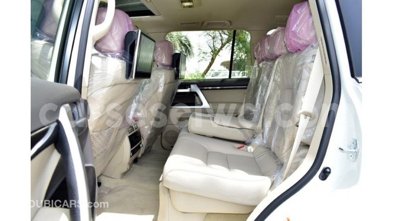 Big with watermark toyota land cruiser east mah%c3%a9 import dubai 5247