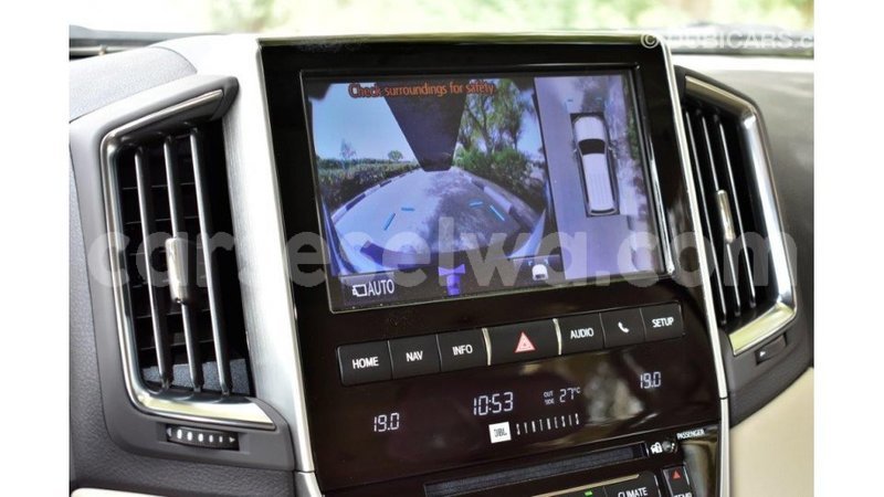 Big with watermark toyota land cruiser east mah%c3%a9 import dubai 5247