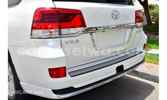Buy Import Toyota Land Cruiser White Car in Import - Dubai in East Mahé Buy Import Toyota Land Cruiser White Car in Import - Dubai in East Mahé