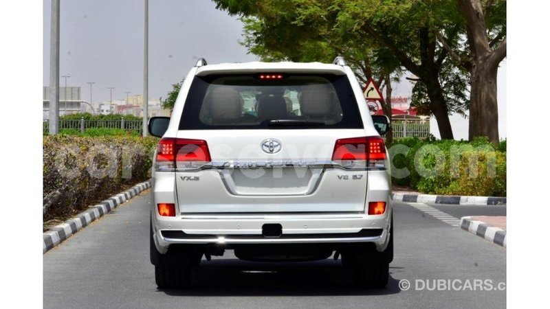 Big with watermark toyota land cruiser east mah%c3%a9 import dubai 5247