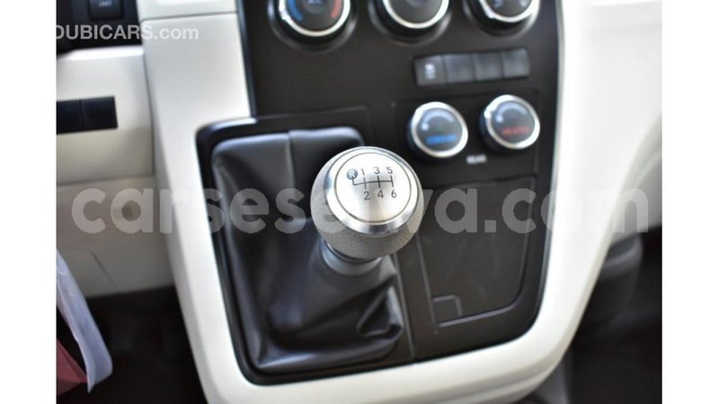 Big with watermark toyota hiace east mah%c3%a9 import dubai 5248