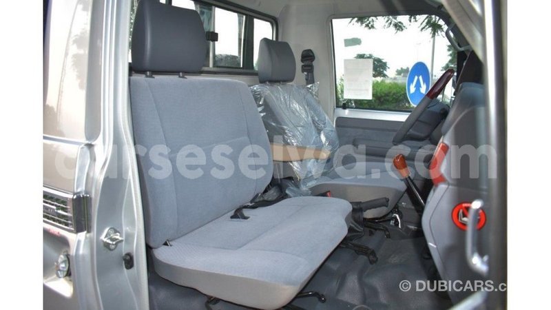 Big with watermark toyota land cruiser east mah%c3%a9 import dubai 5249