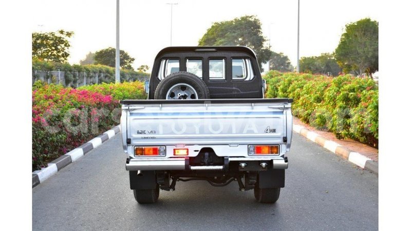 Big with watermark toyota land cruiser east mah%c3%a9 import dubai 5249