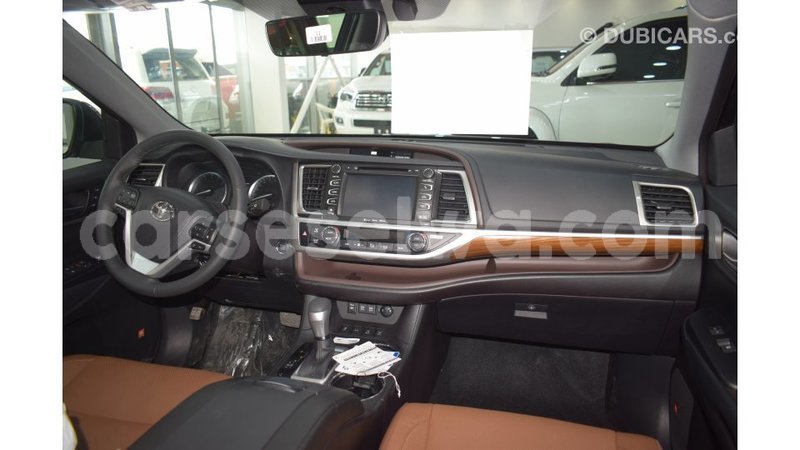 Big with watermark toyota highlander east mah%c3%a9 import dubai 5250