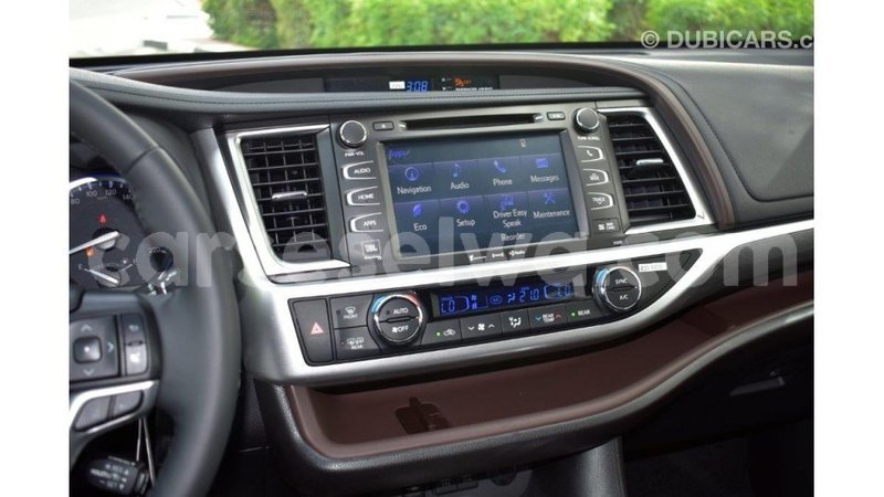 Big with watermark toyota highlander east mah%c3%a9 import dubai 5250