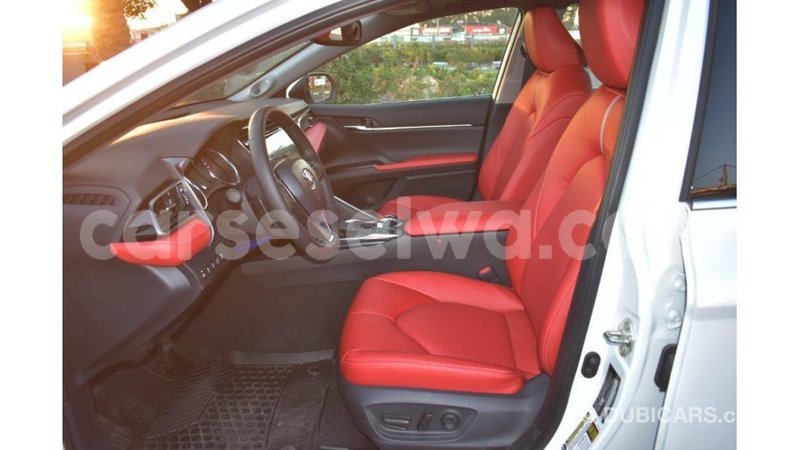 Big with watermark toyota camry east mah%c3%a9 import dubai 5251