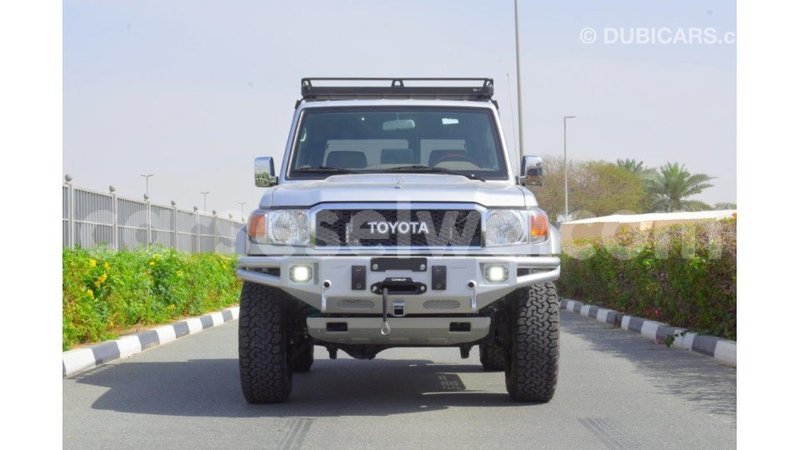 Big with watermark toyota land cruiser east mah%c3%a9 import dubai 5254