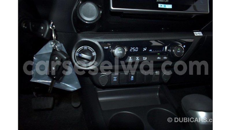 Big with watermark toyota hilux east mah%c3%a9 import dubai 5255