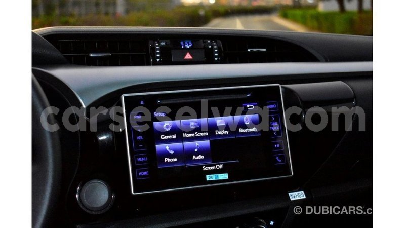 Big with watermark toyota hilux east mah%c3%a9 import dubai 5255