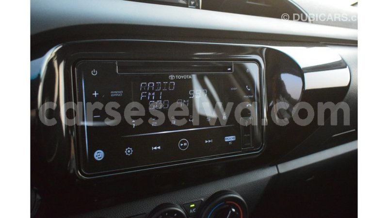 Big with watermark toyota hilux east mah%c3%a9 import dubai 5257