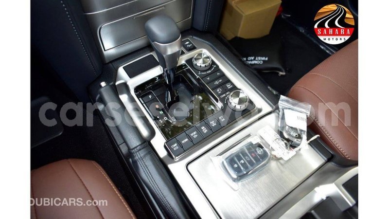 Big with watermark toyota land cruiser east mah%c3%a9 import dubai 5260