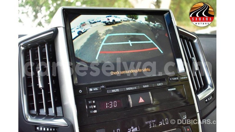 Big with watermark toyota land cruiser east mah%c3%a9 import dubai 5260