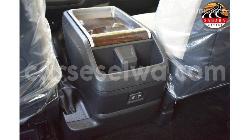 Big with watermark toyota granvia east mah%c3%a9 import dubai 5262