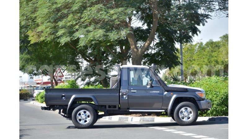 Big with watermark toyota land cruiser east mah%c3%a9 import dubai 5263