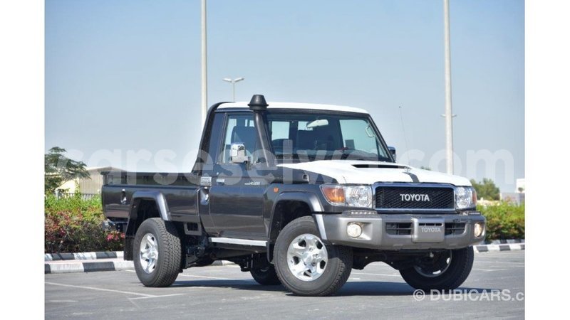 Big with watermark toyota land cruiser east mah%c3%a9 import dubai 5263