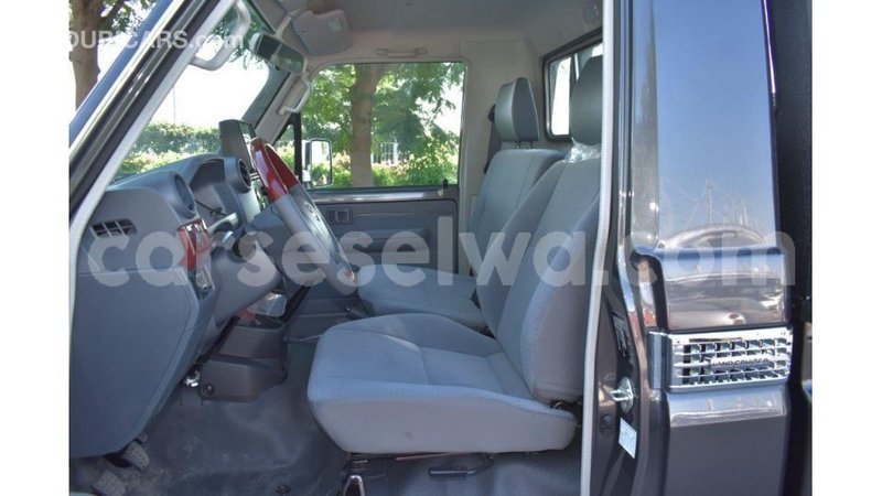 Big with watermark toyota land cruiser east mah%c3%a9 import dubai 5263