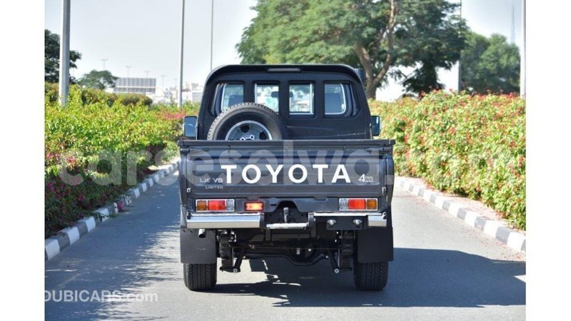 Big with watermark toyota land cruiser east mah%c3%a9 import dubai 5263