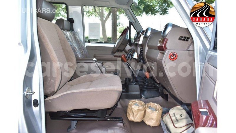 Big with watermark toyota land cruiser east mah%c3%a9 import dubai 5264