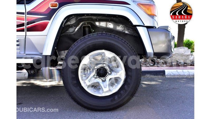 Big with watermark toyota land cruiser east mah%c3%a9 import dubai 5264