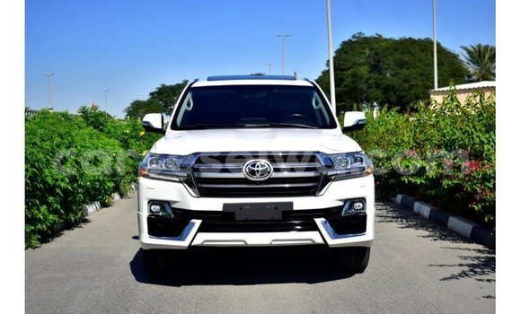 Buy Import Toyota Land Cruiser White Car in Import - Dubai in East Mahé Buy Import Toyota Land Cruiser White Car in Import - Dubai in East Mahé