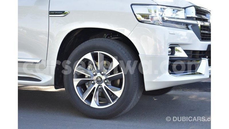 Big with watermark toyota land cruiser east mah%c3%a9 import dubai 5265