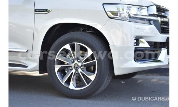 Buy Import Toyota Land Cruiser White Car in Import - Dubai in East Mahé Buy Import Toyota Land Cruiser White Car in Import - Dubai in East Mahé