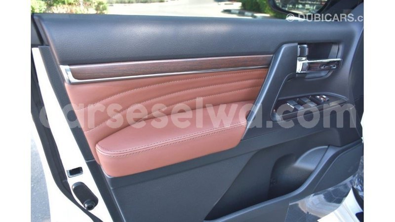 Big with watermark toyota land cruiser east mah%c3%a9 import dubai 5265