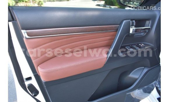 Buy Import Toyota Land Cruiser White Car in Import - Dubai in East Mahé Buy Import Toyota Land Cruiser White Car in Import - Dubai in East Mahé
