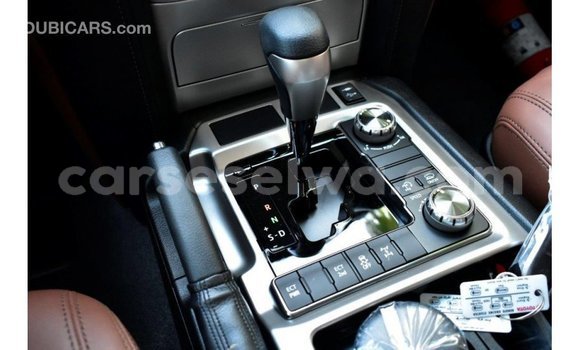 Buy Import Toyota Land Cruiser White Car in Import - Dubai in East Mahé Buy Import Toyota Land Cruiser White Car in Import - Dubai in East Mahé