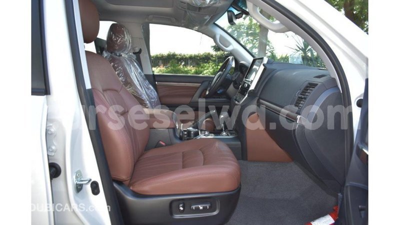 Big with watermark toyota land cruiser east mah%c3%a9 import dubai 5265