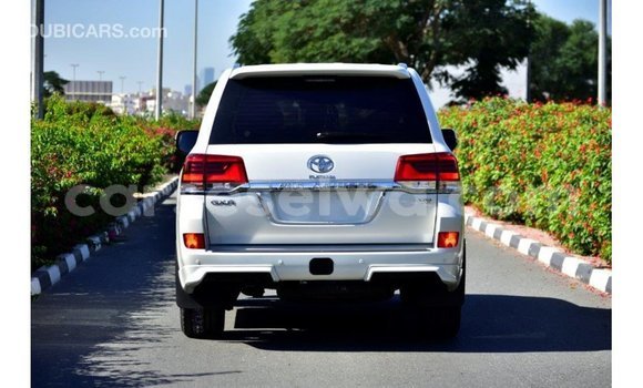 Buy Import Toyota Land Cruiser White Car in Import - Dubai in East Mahé Buy Import Toyota Land Cruiser White Car in Import - Dubai in East Mahé