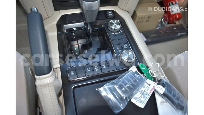 Big with watermark toyota land cruiser east mah%c3%a9 import dubai 5266