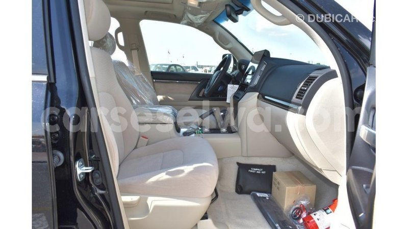 Big with watermark toyota land cruiser east mah%c3%a9 import dubai 5266