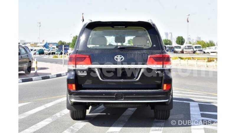 Big with watermark toyota land cruiser east mah%c3%a9 import dubai 5266