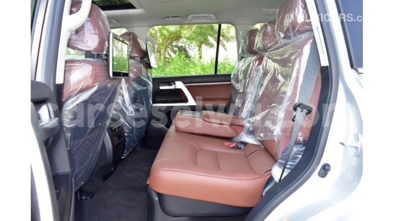 Big with watermark toyota land cruiser east mah%c3%a9 import dubai 5268