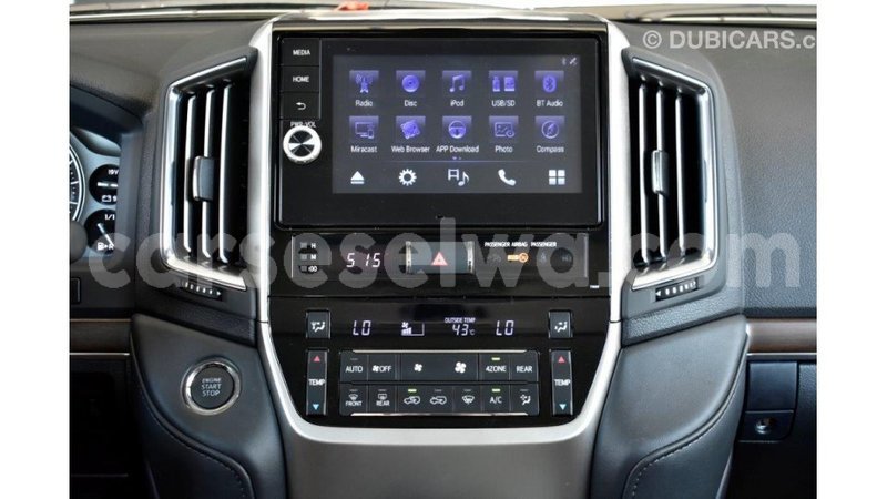 Big with watermark toyota land cruiser east mah%c3%a9 import dubai 5268