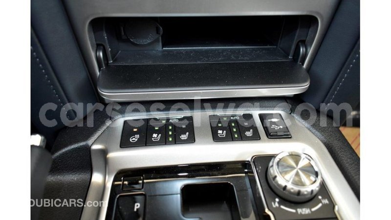 Big with watermark toyota land cruiser east mah%c3%a9 import dubai 5268