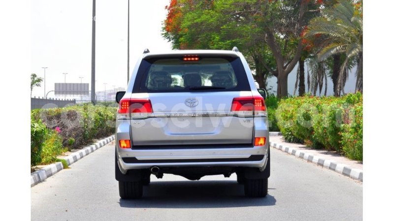 Big with watermark toyota land cruiser east mah%c3%a9 import dubai 5268
