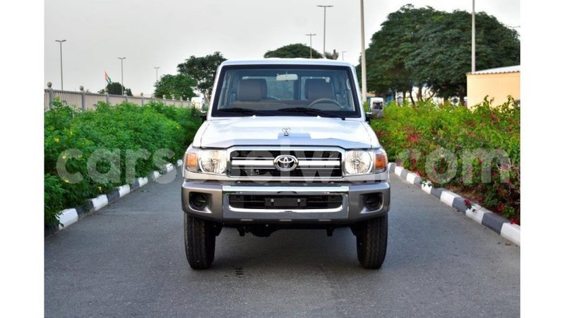 Big with watermark toyota land cruiser east mah%c3%a9 import dubai 5270