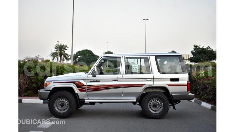 Big with watermark toyota land cruiser east mah%c3%a9 import dubai 5270