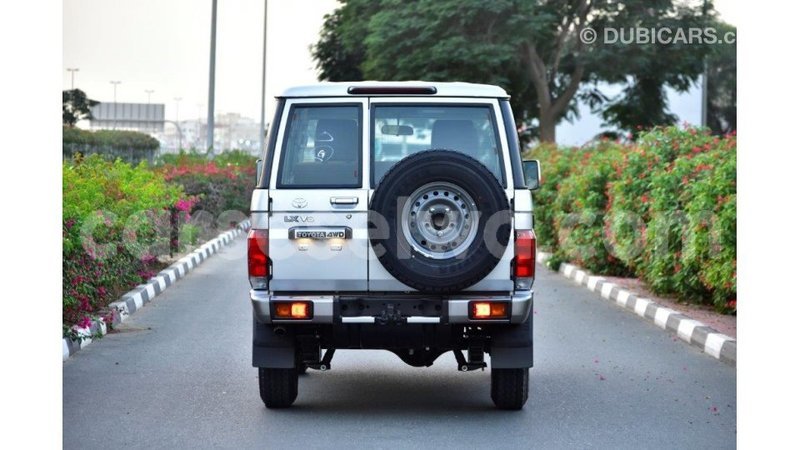 Big with watermark toyota land cruiser east mah%c3%a9 import dubai 5270