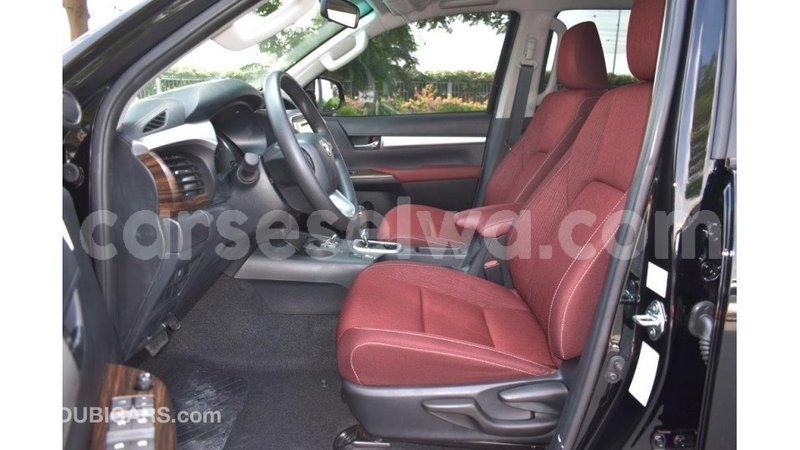 Big with watermark toyota hilux east mah%c3%a9 import dubai 5271