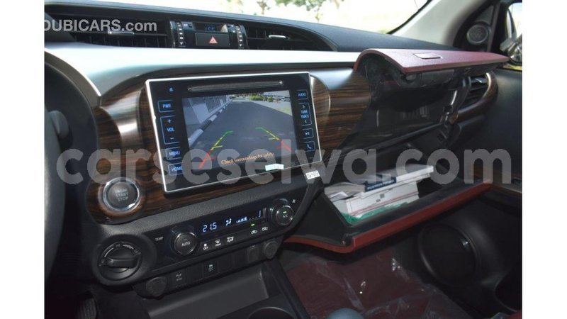 Big with watermark toyota hilux east mah%c3%a9 import dubai 5271