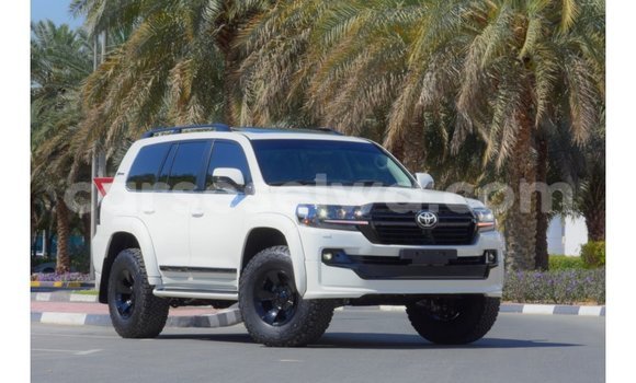 Buy Import Toyota Land Cruiser White Car in Import - Dubai in East Mahé Buy Import Toyota Land Cruiser White Car in Import - Dubai in East Mahé
