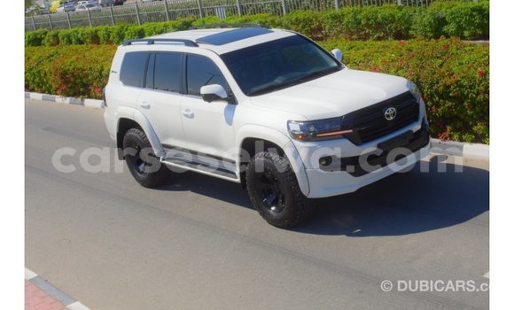 Buy Import Toyota Land Cruiser White Car in Import - Dubai in East Mahé Buy Import Toyota Land Cruiser White Car in Import - Dubai in East Mahé
