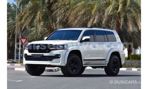 Buy Import Toyota Land Cruiser White Car in Import - Dubai in East Mahé Buy Import Toyota Land Cruiser White Car in Import - Dubai in East Mahé