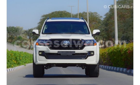 Buy Import Toyota Land Cruiser White Car in Import - Dubai in East Mahé Buy Import Toyota Land Cruiser White Car in Import - Dubai in East Mahé