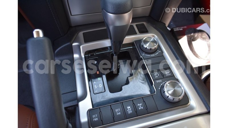 Big with watermark toyota land cruiser east mah%c3%a9 import dubai 5273